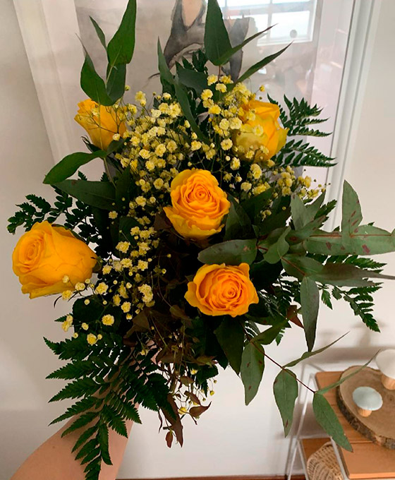 Ramos de flores amarillos